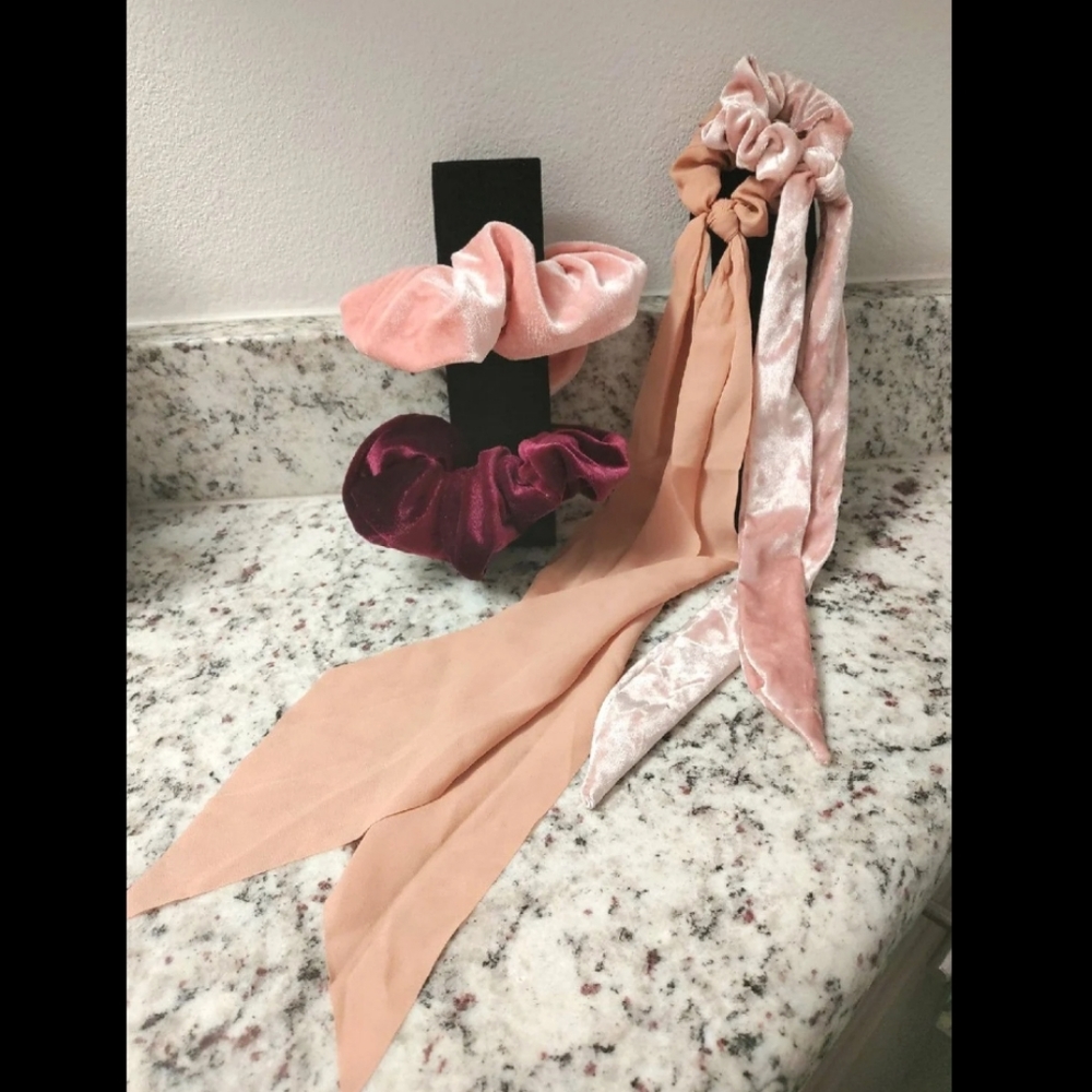 Bow-tie & XXL scrunchies $5 each